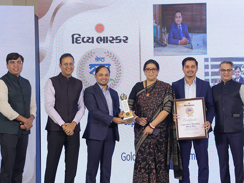 Received Bharat Ke Ratna Award from Divya Bhaskar
